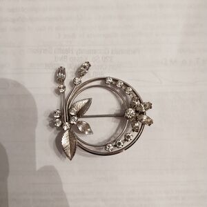 Krementz Flower brooch